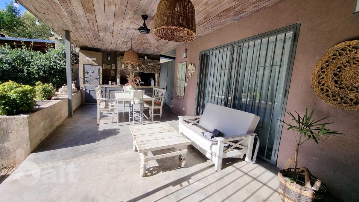 CASA con 3 dormitorios y pileta en un housing en Villa Allende, APTA CREDITO!!.