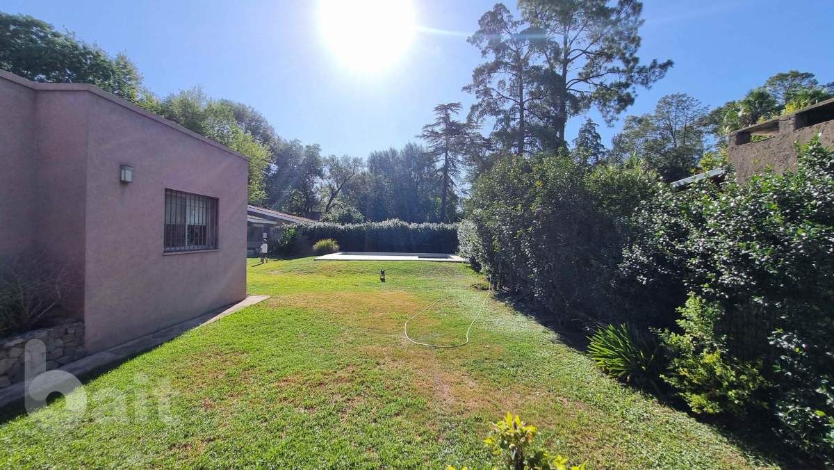 CASA con 3 dormitorios y pileta en un housing en Villa Allende, APTA CREDITO!!.