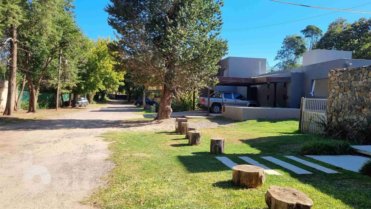 CASA con 3 dormitorios y pileta en un housing en Villa Allende, APTA CREDITO!!.