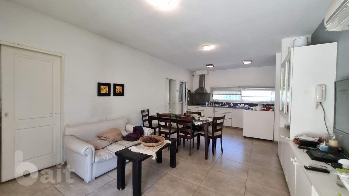 CASA con 3 dormitorios y pileta en un housing en Villa Allende, APTA CREDITO!!.