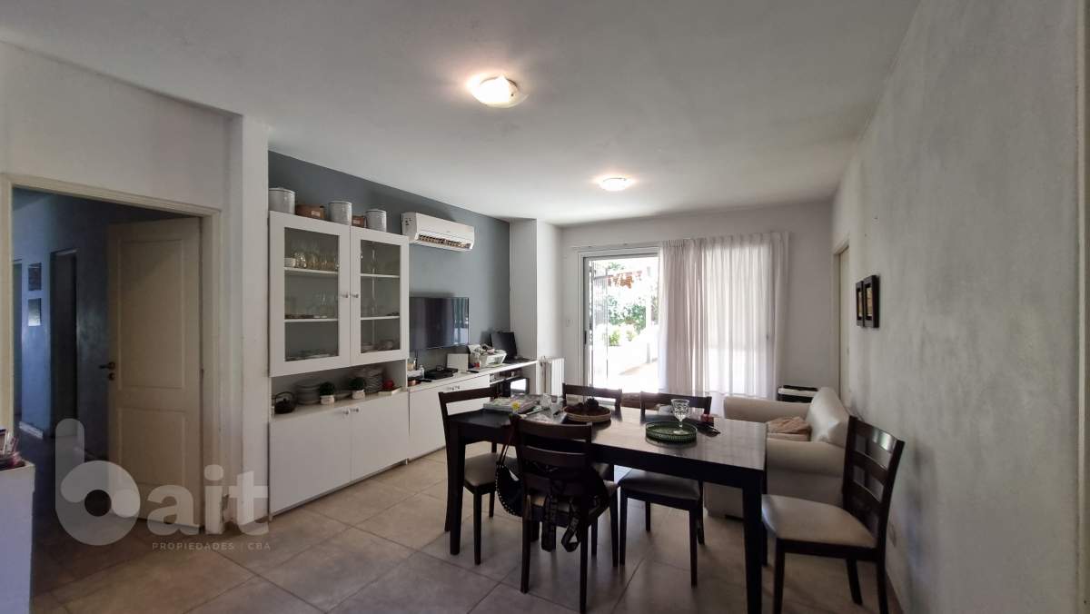 CASA con 3 dormitorios y pileta en un housing en Villa Allende, APTA CREDITO!!.