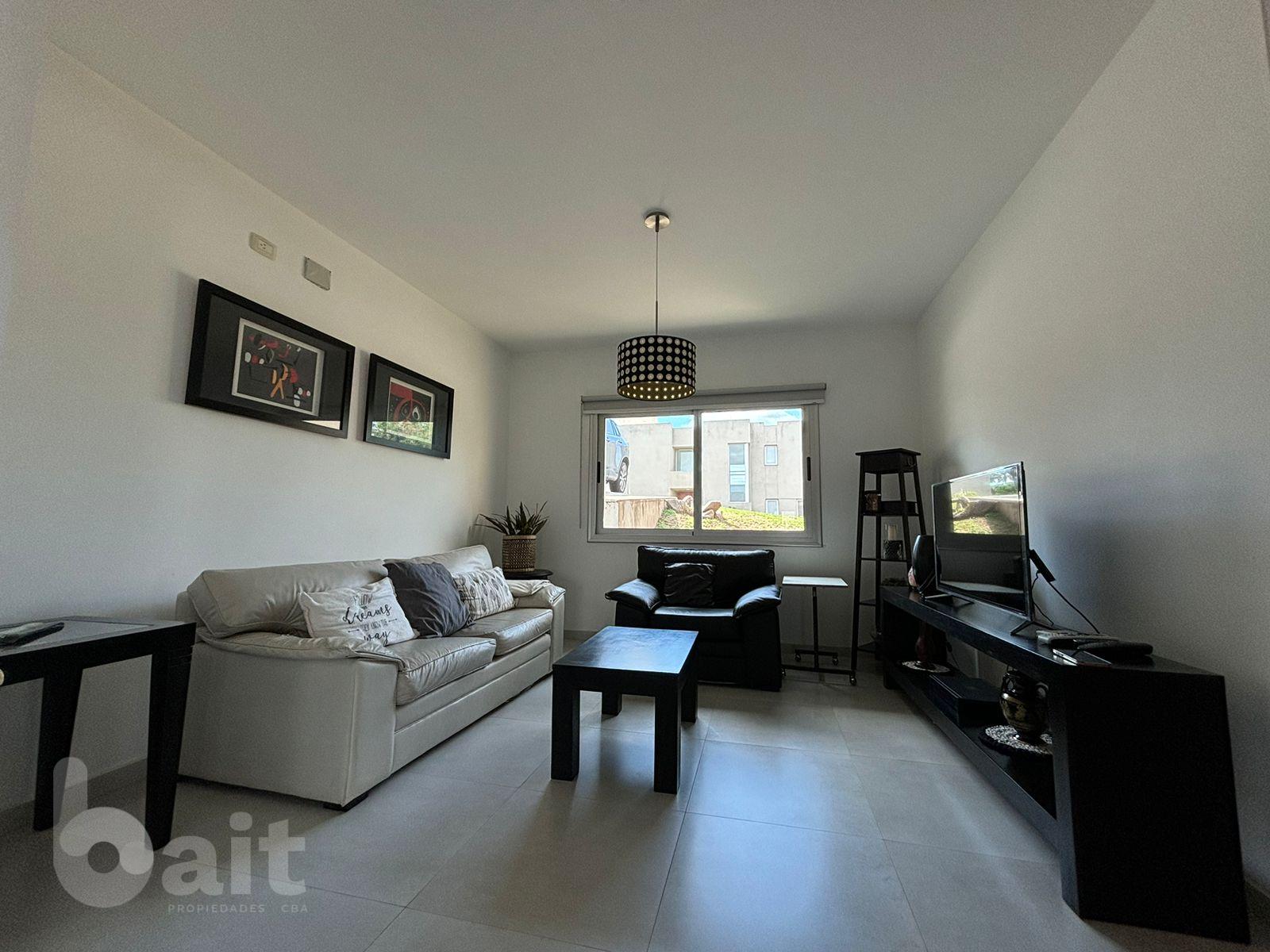 Venta de casa en La Rufina, 4 dormitorios y escritorio con vista y patio plano