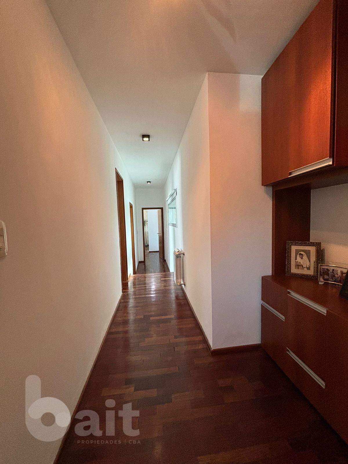 Venta de casa en La Rufina, 4 dormitorios y escritorio con vista y patio plano