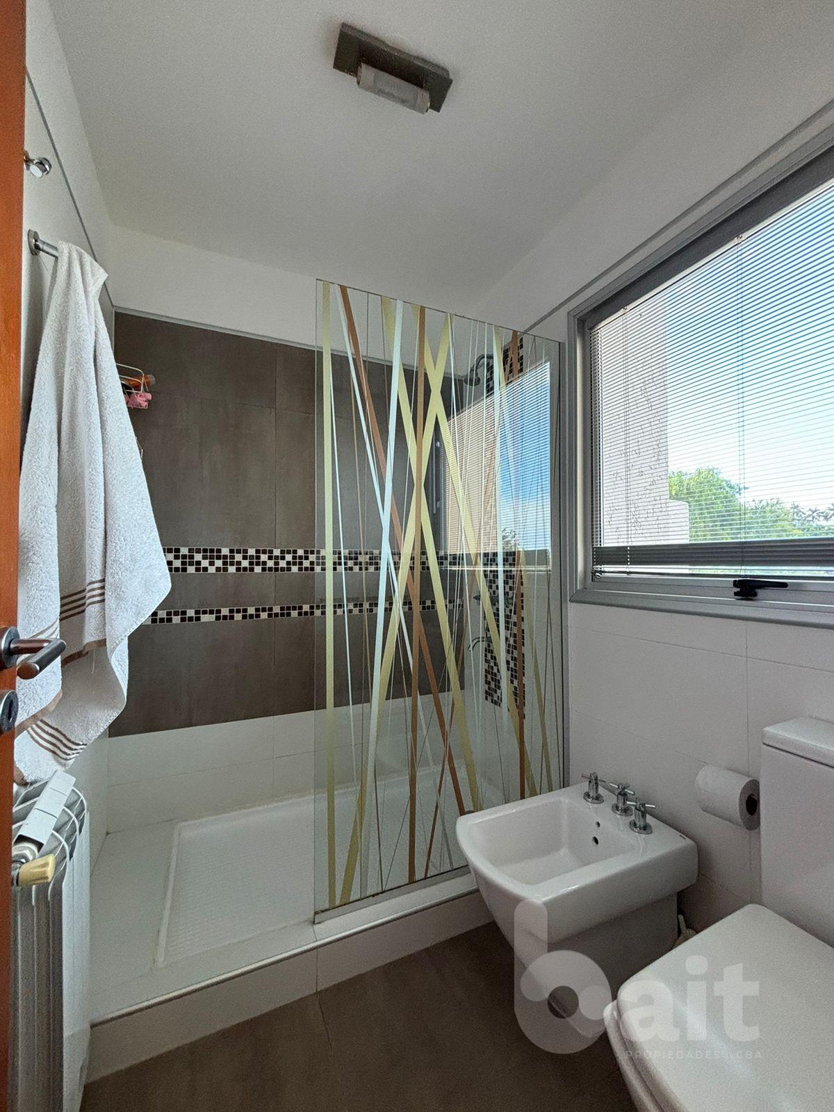 Venta de casa en La Rufina, 4 dormitorios y escritorio con vista y patio plano