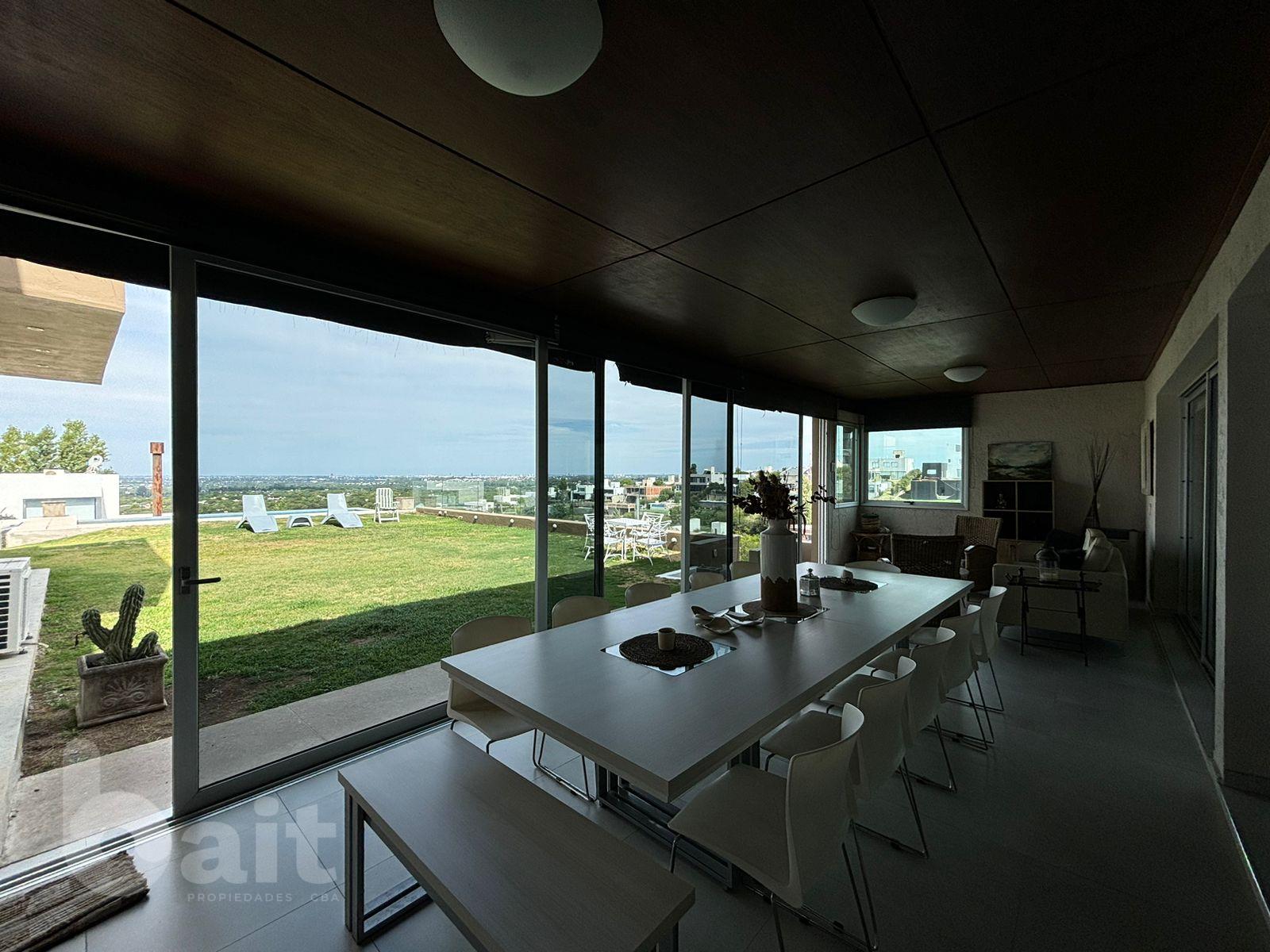 Venta de casa en La Rufina, 4 dormitorios y escritorio con vista y patio plano