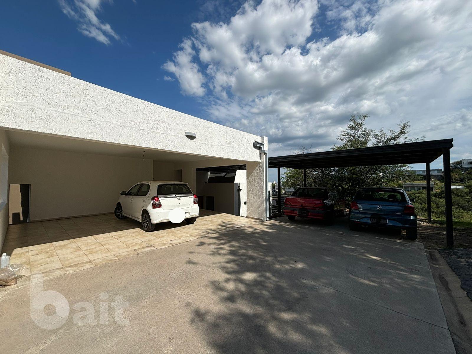 Venta de casa en La Rufina, 4 dormitorios y escritorio con vista y patio plano