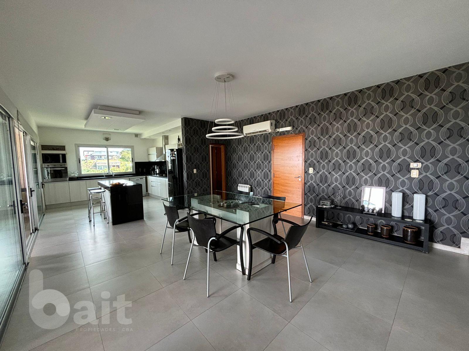 Venta de casa en La Rufina, 4 dormitorios y escritorio con vista y patio plano