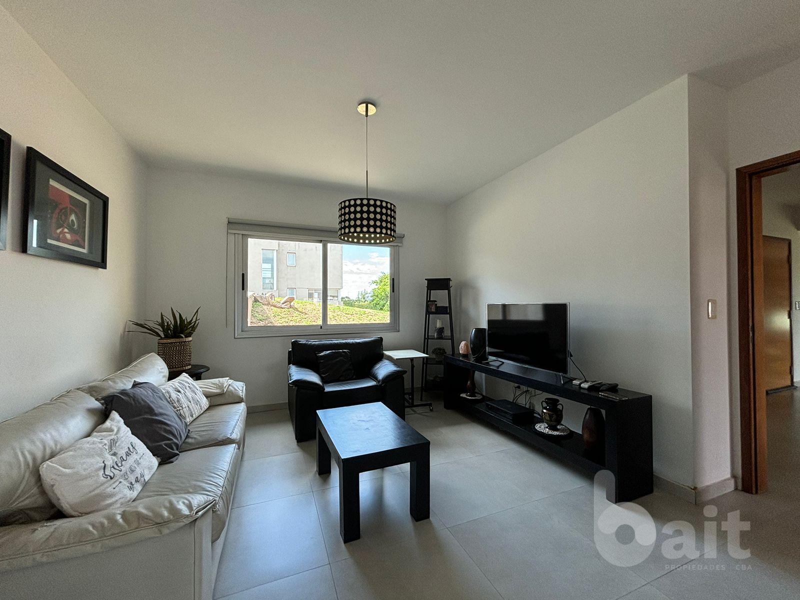 Venta de casa en La Rufina, 4 dormitorios y escritorio con vista y patio plano