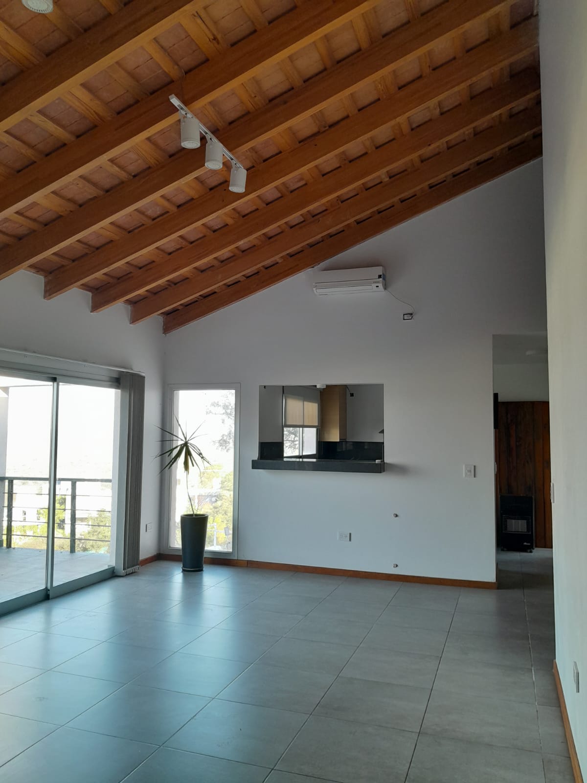 SE ALQUILA CASA DE 2 DORMITORIOS EN TERRAZAS DE LA ESTANZUELA - LA CALERA