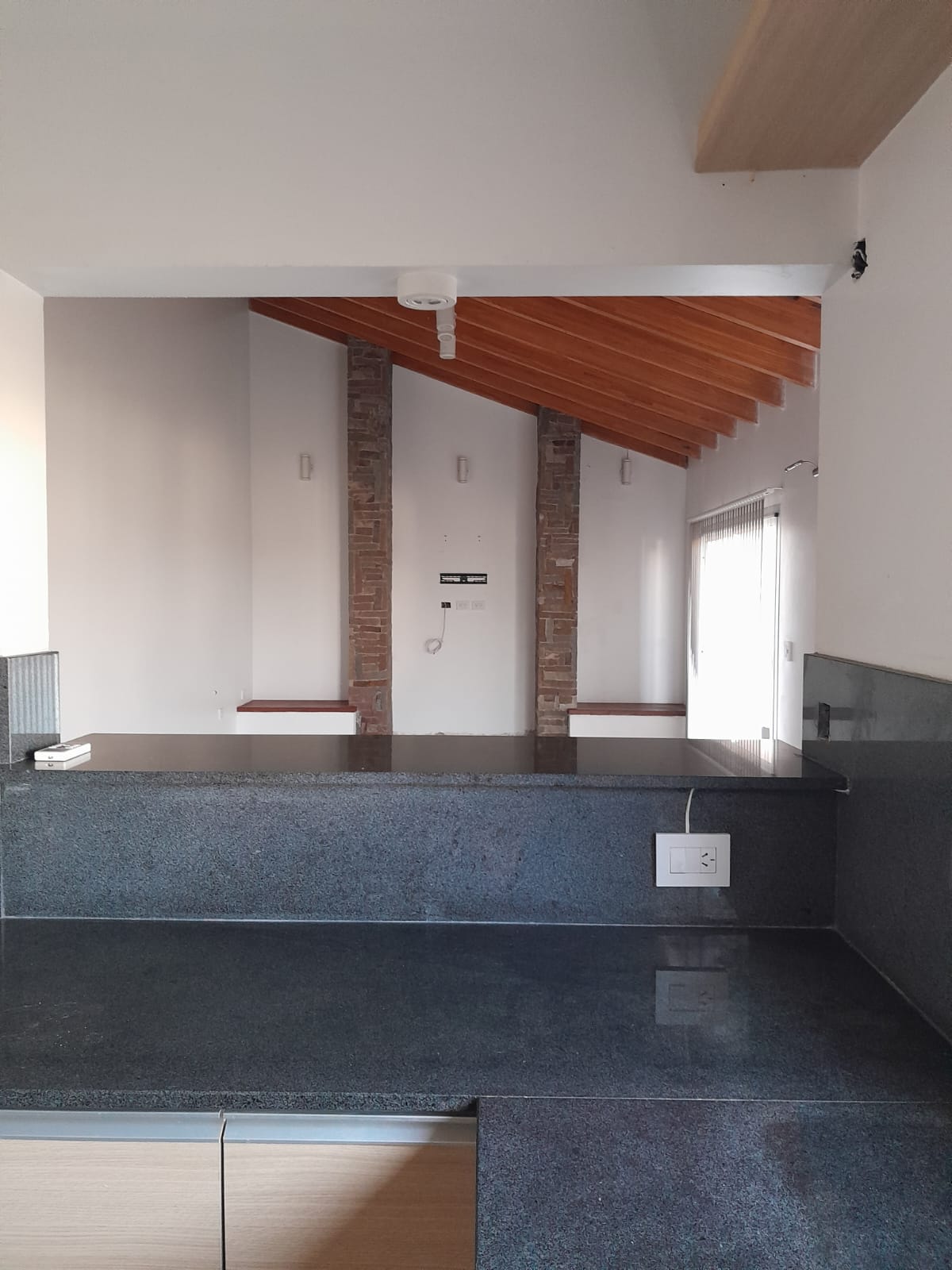 SE ALQUILA CASA DE 2 DORMITORIOS EN TERRAZAS DE LA ESTANZUELA - LA CALERA