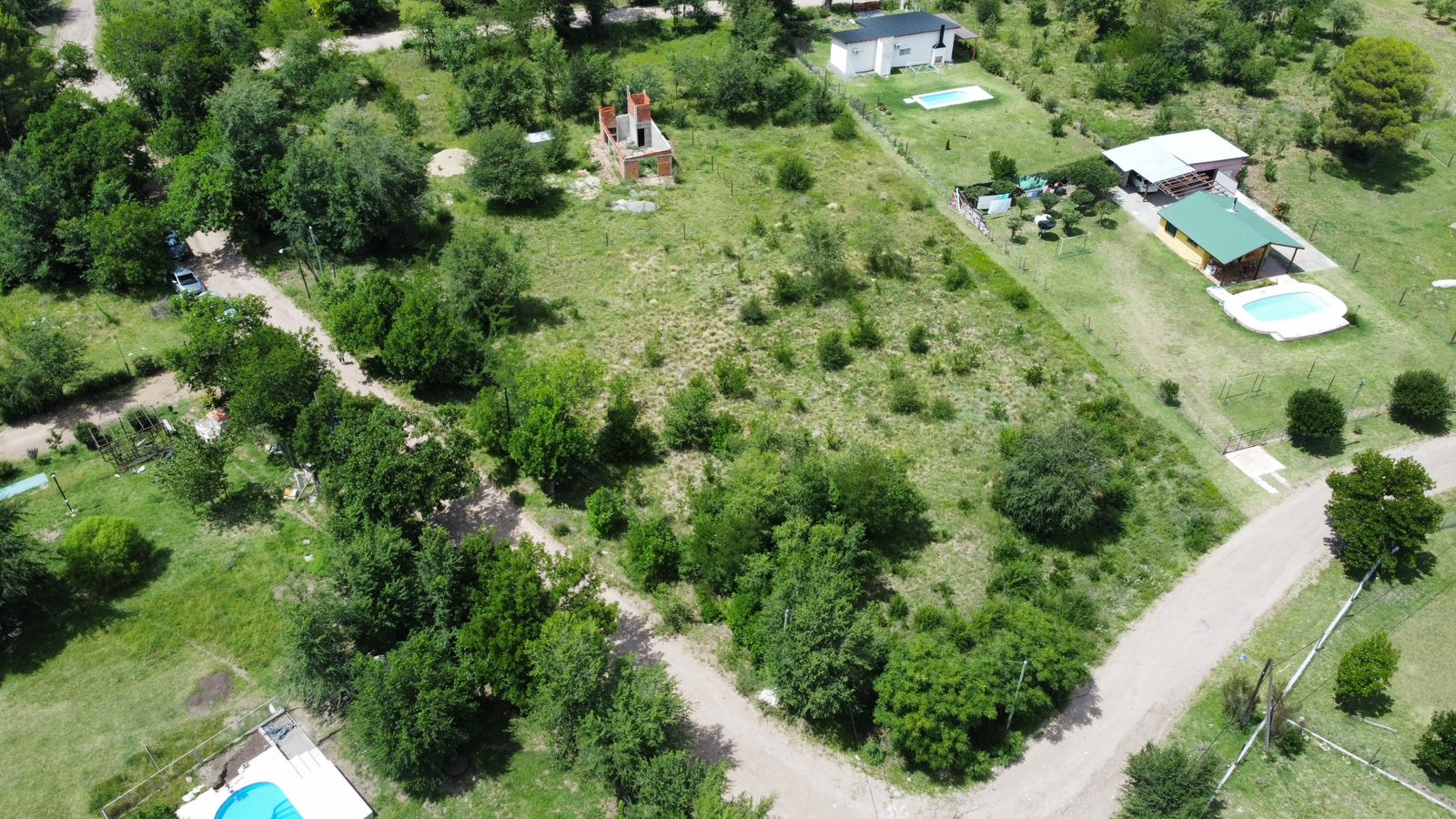 Se vende lote en barrio 