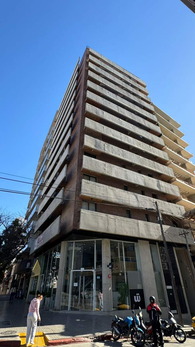 Departamento en Venta 1 dormitorio en Centro con balcon - Maria Reina 16  - Con Renta