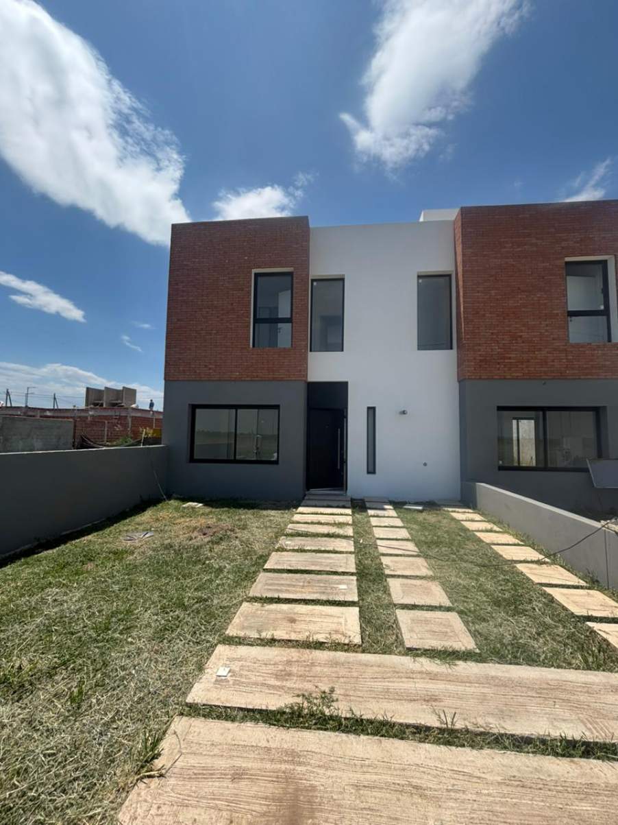 Duplex en venta de 3 dormitorios y 3 baños en Quebrada de Manantiales