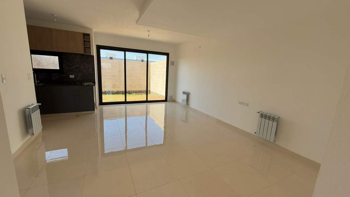 Duplex en venta de 3 dormitorios y 3 baños en Quebrada de Manantiales