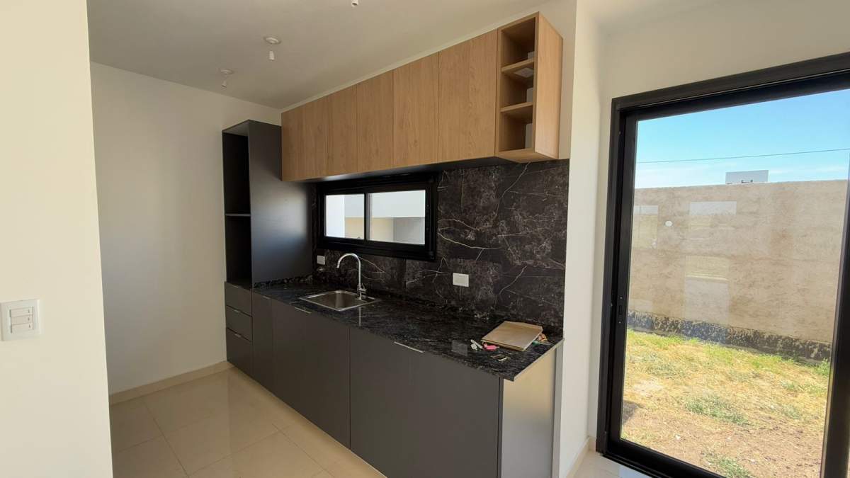 Duplex en venta de 3 dormitorios y 3 baños en Quebrada de Manantiales