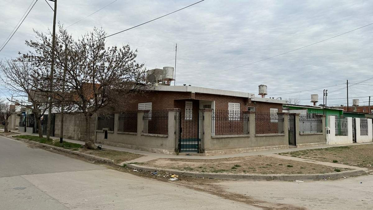 Casa de 4 Dormitorios en venta en Barrio El Cabildo Appto Bancor