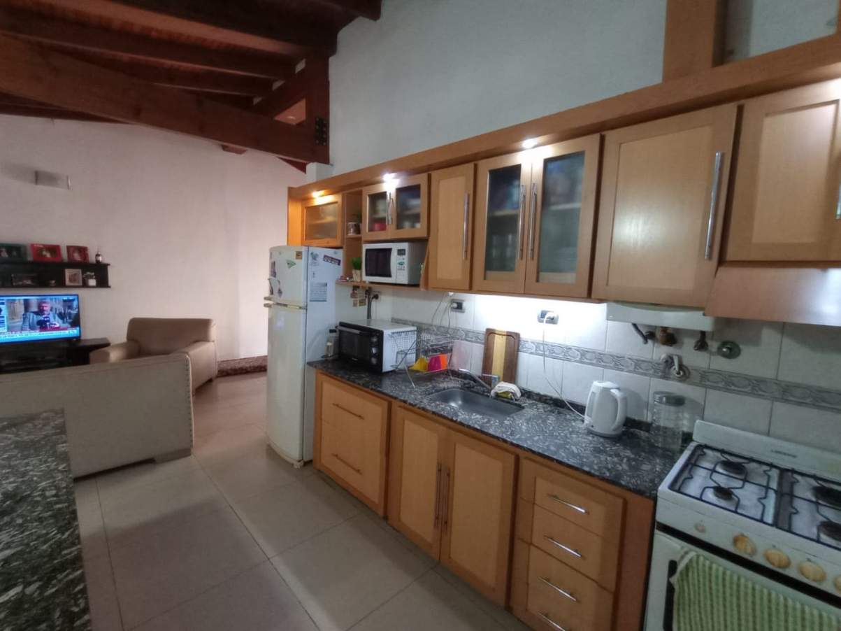 SE VENDE O PERMUTA CASA DE TRES DORMITORIOS B AJEPROC-( FENIX-) RIO CUARTO