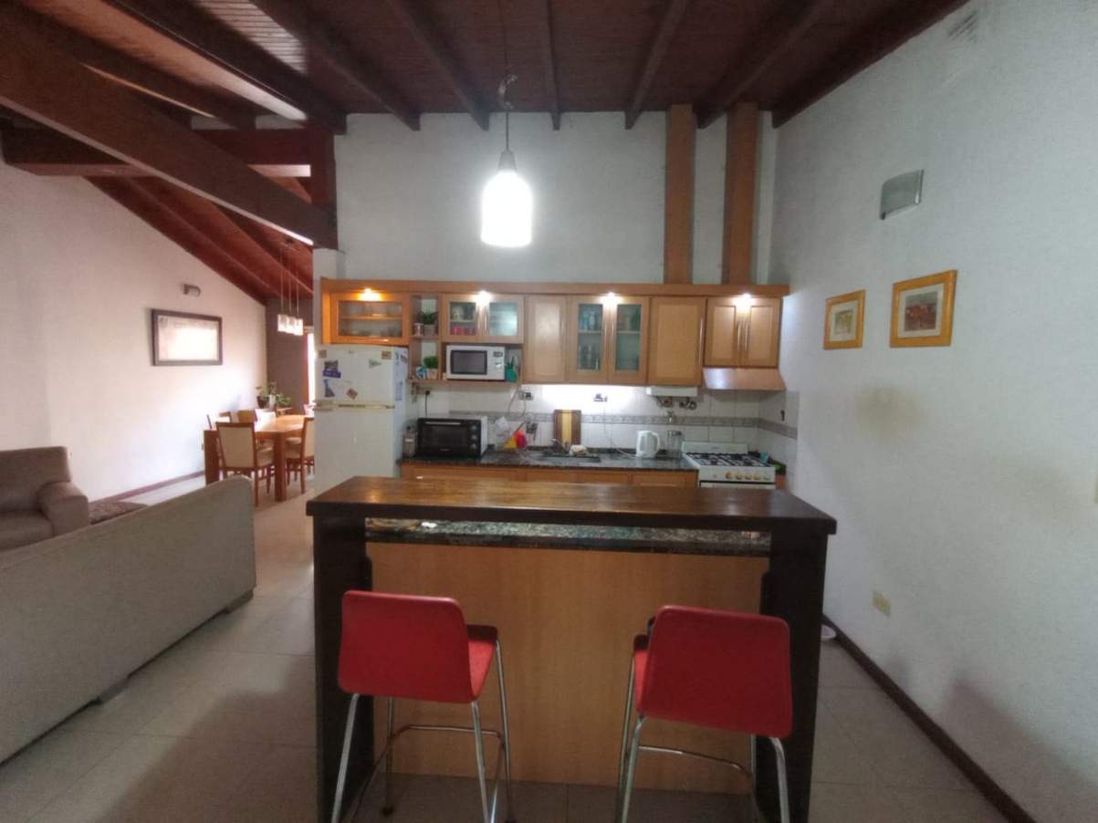 SE VENDE O PERMUTA CASA DE TRES DORMITORIOS B AJEPROC-( FENIX-) RIO CUARTO