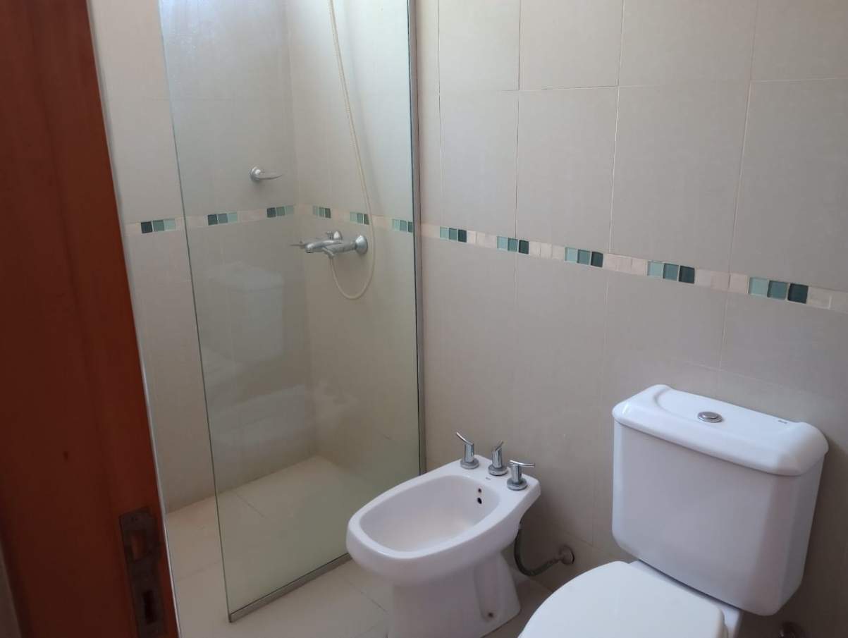 SE VENDE O PERMUTA CASA DE TRES DORMITORIOS B AJEPROC-( FENIX-) RIO CUARTO
