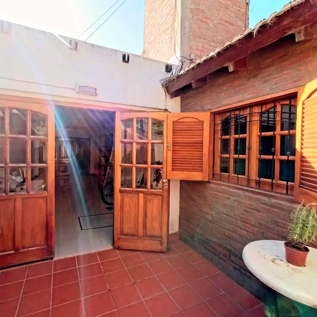 SE VENDE O PERMUTA CASA DE TRES DORMITORIOS B AJEPROC-( FENIX-) RIO CUARTO
