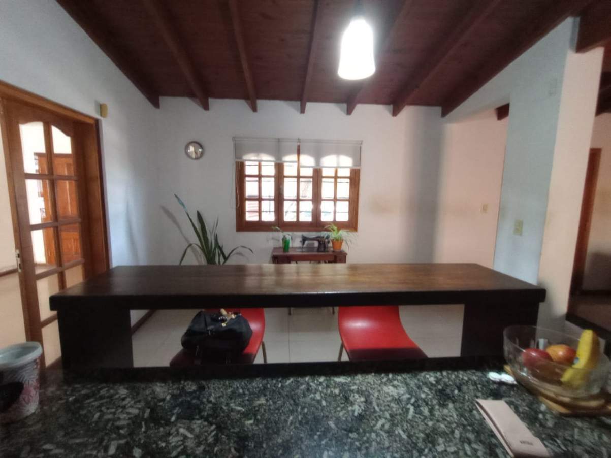 SE VENDE O PERMUTA CASA DE TRES DORMITORIOS B AJEPROC-( FENIX-) RIO CUARTO