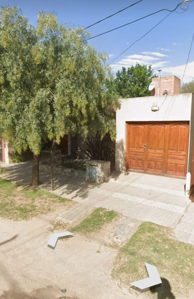 SE VENDE O PERMUTA CASA DE TRES DORMITORIOS B AJEPROC-( FENIX-) RIO CUARTO
