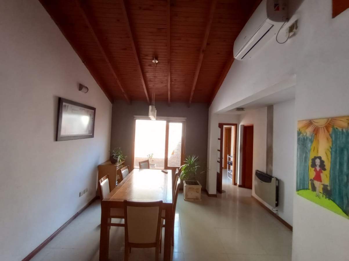 SE VENDE O PERMUTA CASA DE TRES DORMITORIOS B AJEPROC-( FENIX-) RIO CUARTO
