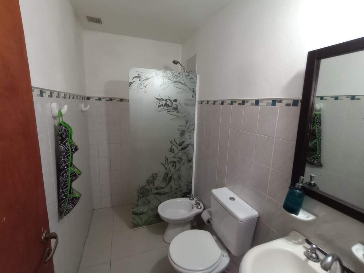 SE VENDE O PERMUTA CASA DE TRES DORMITORIOS B AJEPROC-( FENIX-) RIO CUARTO