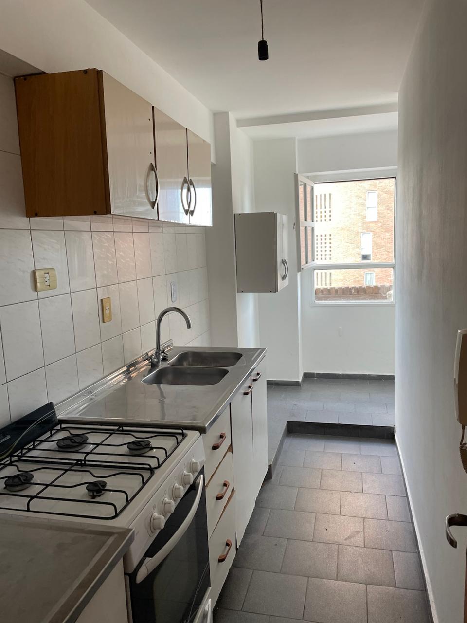 ALQUILER DE DEPARTAMENTO 2 DOR, CON BALCON Y COCHERA, BAULERA!!!