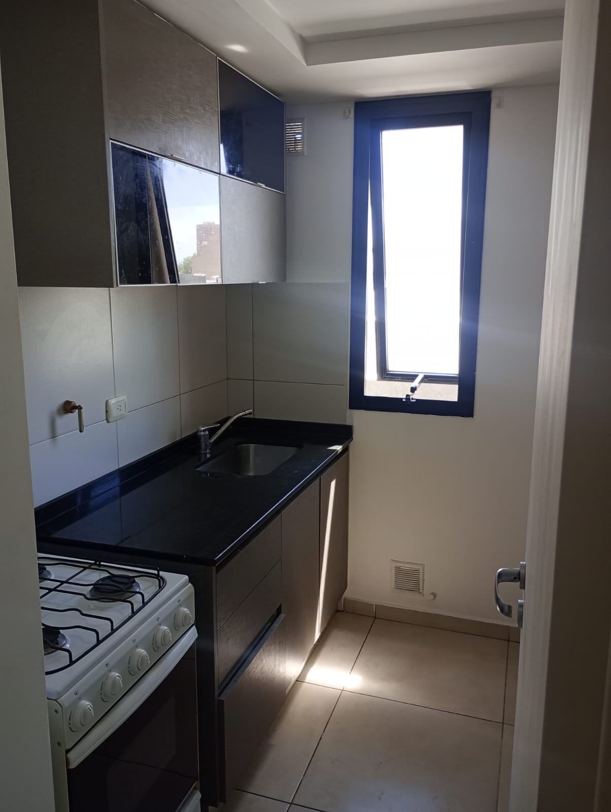 ALQUILO HERMOSO DEPARTAMENTO CON BALCON Av COLON 1400