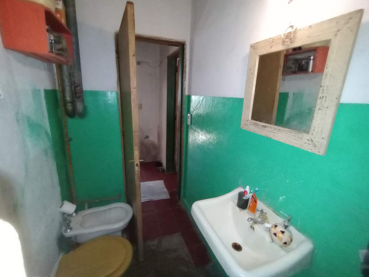 SE VENDE CASA DE DOS DORMITORIOS A REFACCIONAR EN RIO CUARTO B ROQUE SAENZ PEÑA