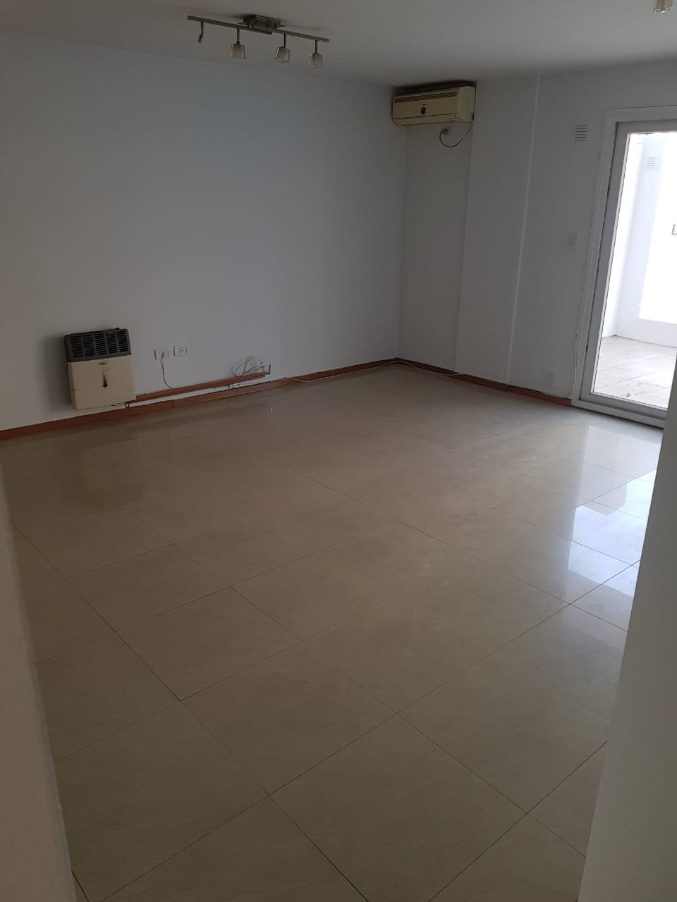 Buenos Aires 1078 Depto 2 dor con terraza propia 7x5 !!!