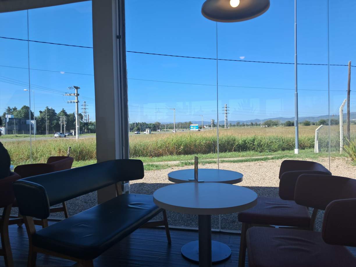 GRAN LOTE , UBIC ESTRATÉGICA, POTENCIAL COMERCIAL !!!