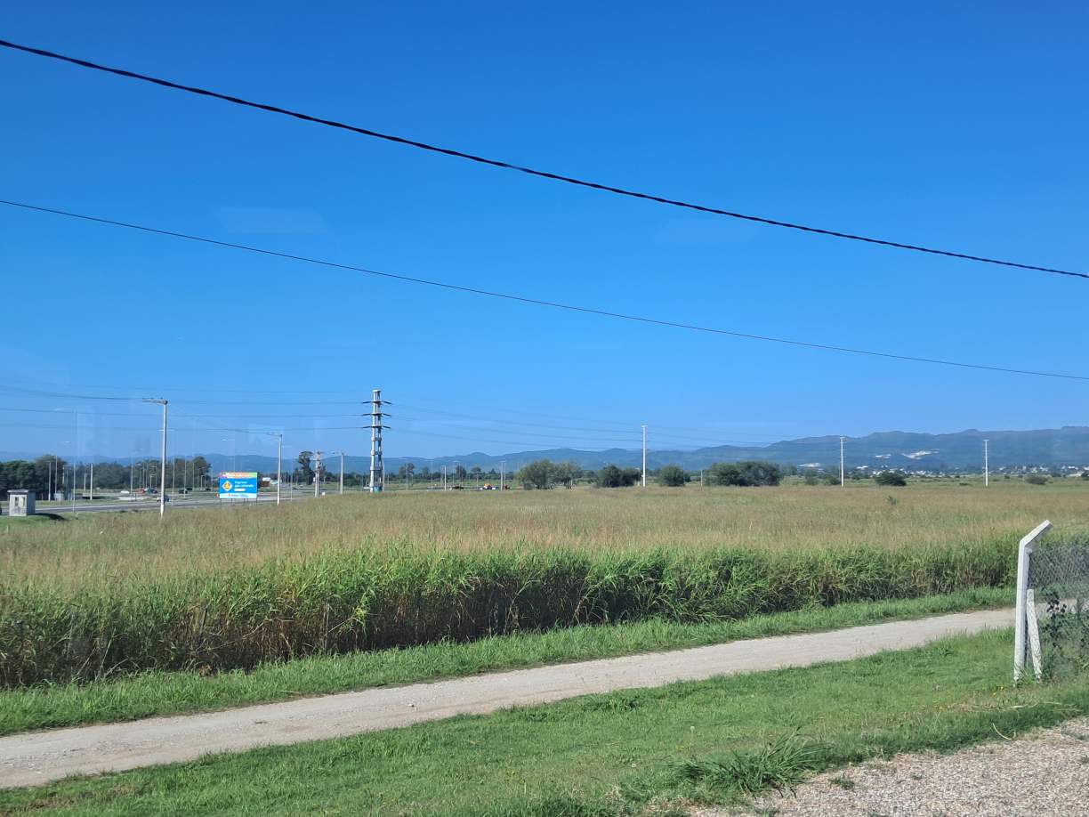 GRAN LOTE , UBIC ESTRATÉGICA, POTENCIAL COMERCIAL !!!