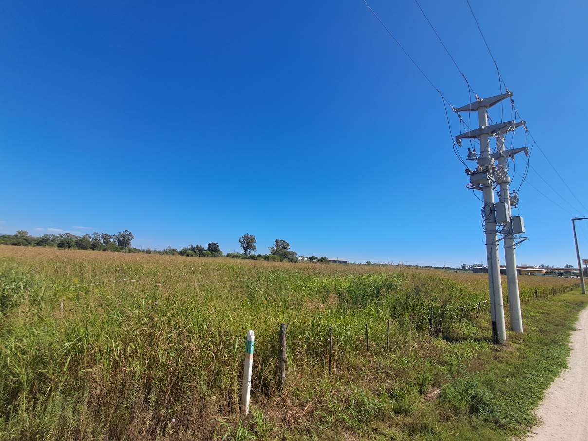 GRAN LOTE , UBIC ESTRATÉGICA, POTENCIAL COMERCIAL !!!