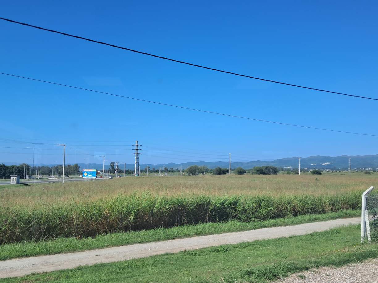 GRAN LOTE , UBIC ESTRATÉGICA, POTENCIAL COMERCIAL !!!