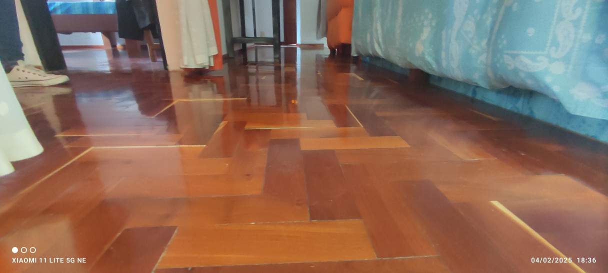 Casa en Quintas de Arguello con Pileta, Quincho y Cochera para 4 autos! (EXCEPCIONAL)