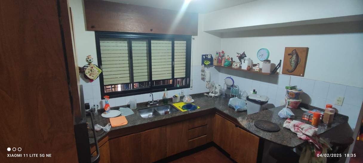 Casa en Quintas de Arguello con Pileta, Quincho y Cochera para 4 autos! (EXCEPCIONAL)