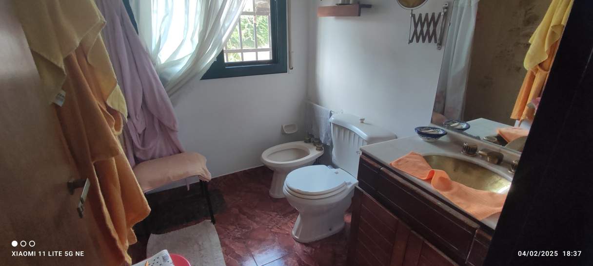 Casa en Quintas de Arguello con Pileta, Quincho y Cochera para 4 autos! (EXCEPCIONAL)