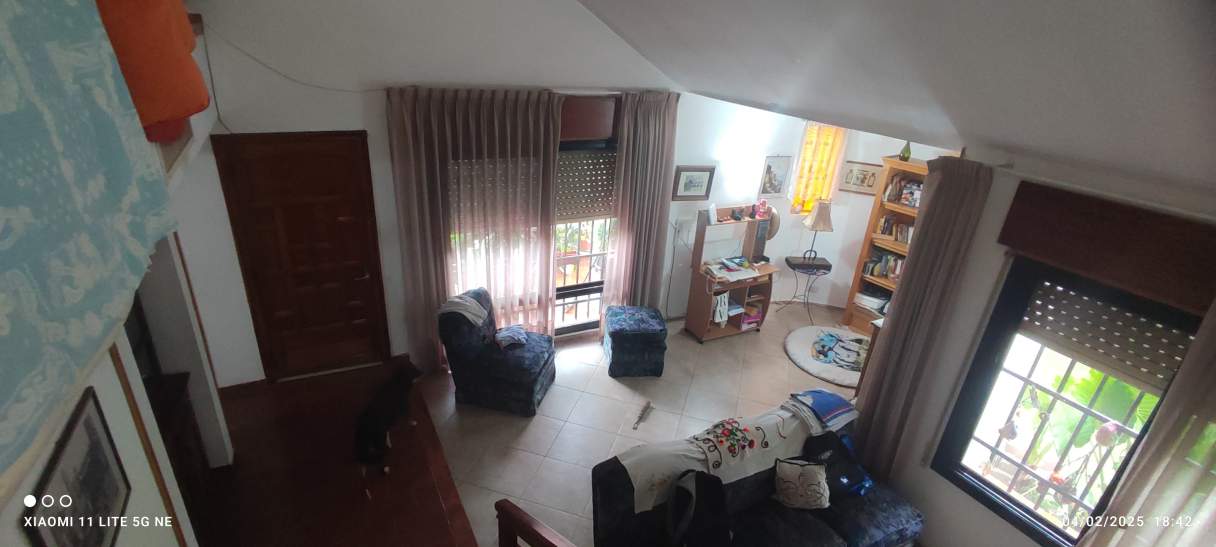 Casa en Quintas de Arguello con Pileta, Quincho y Cochera para 4 autos! (EXCEPCIONAL)