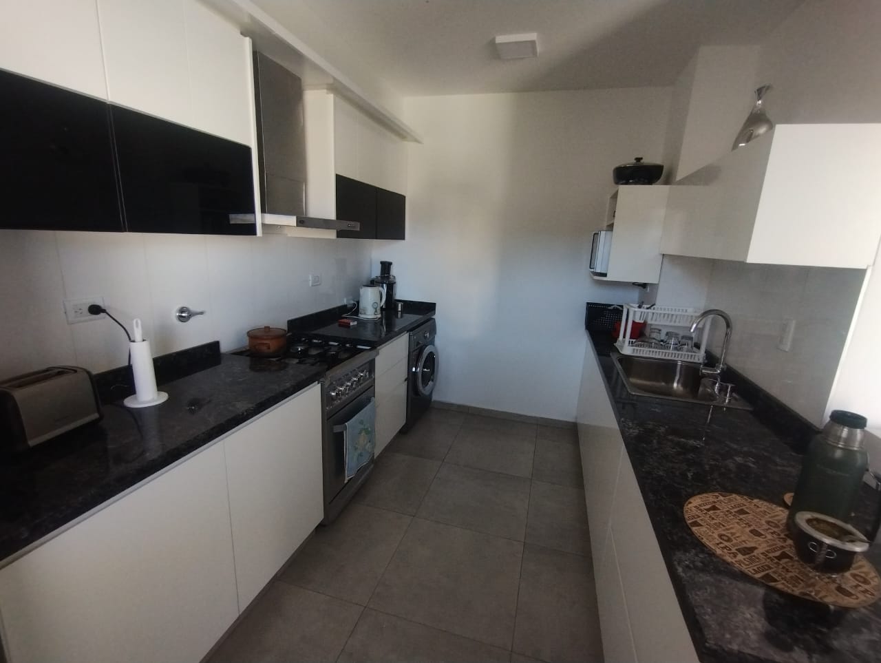 frente a la PLAZA !!! Duplex en MANANTIALES II.