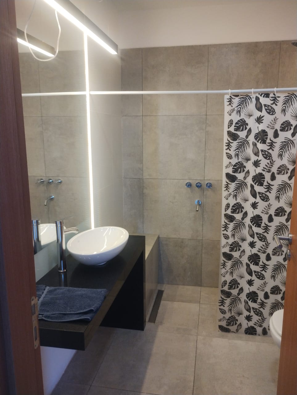 frente a la PLAZA !!! Duplex en MANANTIALES II.