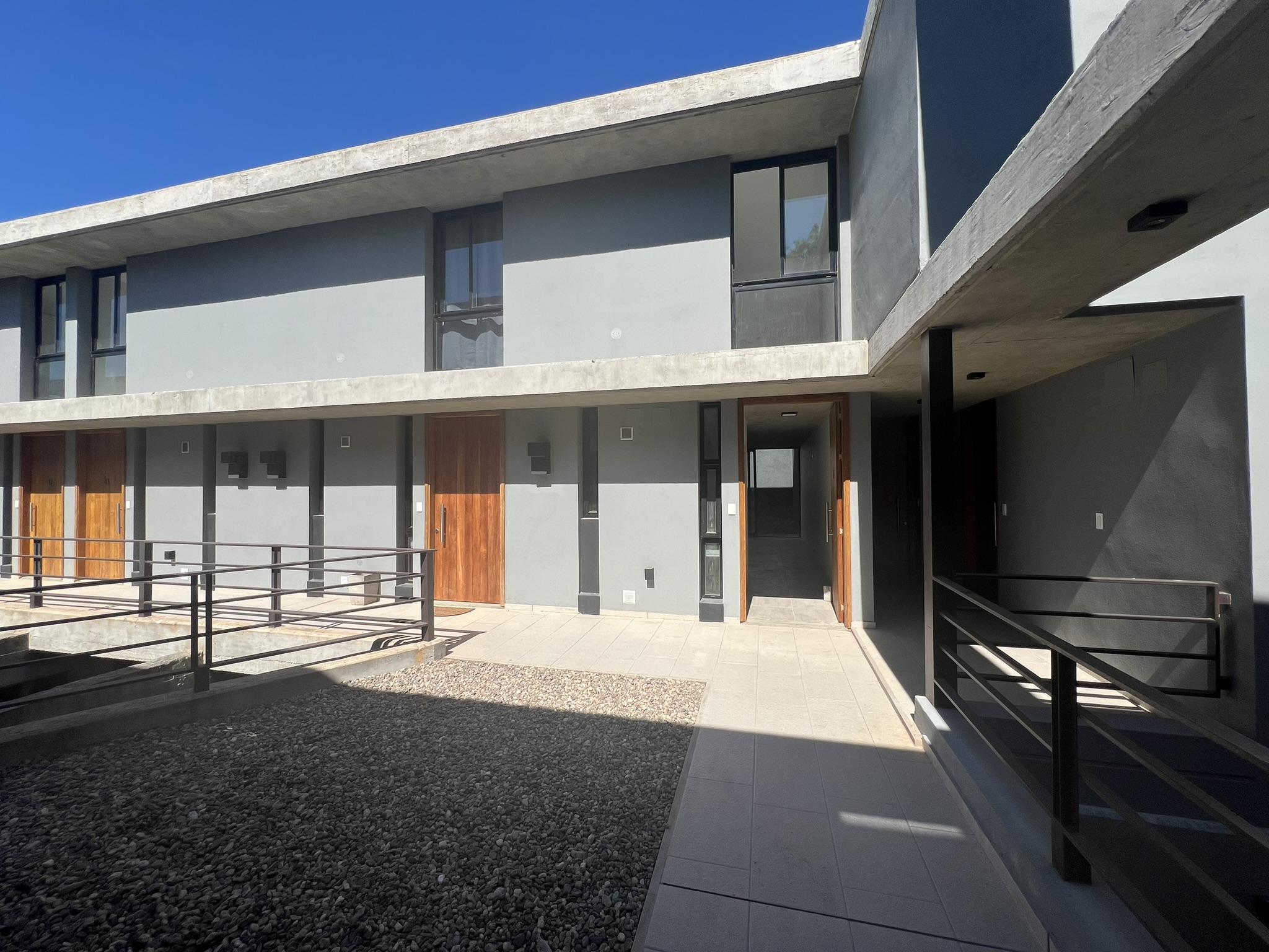 DPTO (DUPLEX) A ESTRENAR EN VENTA -HOUSING 2 DORMITORIOS 2 BAÑOS COCHERA PRIVADA- LA CALERA(CENTRO)