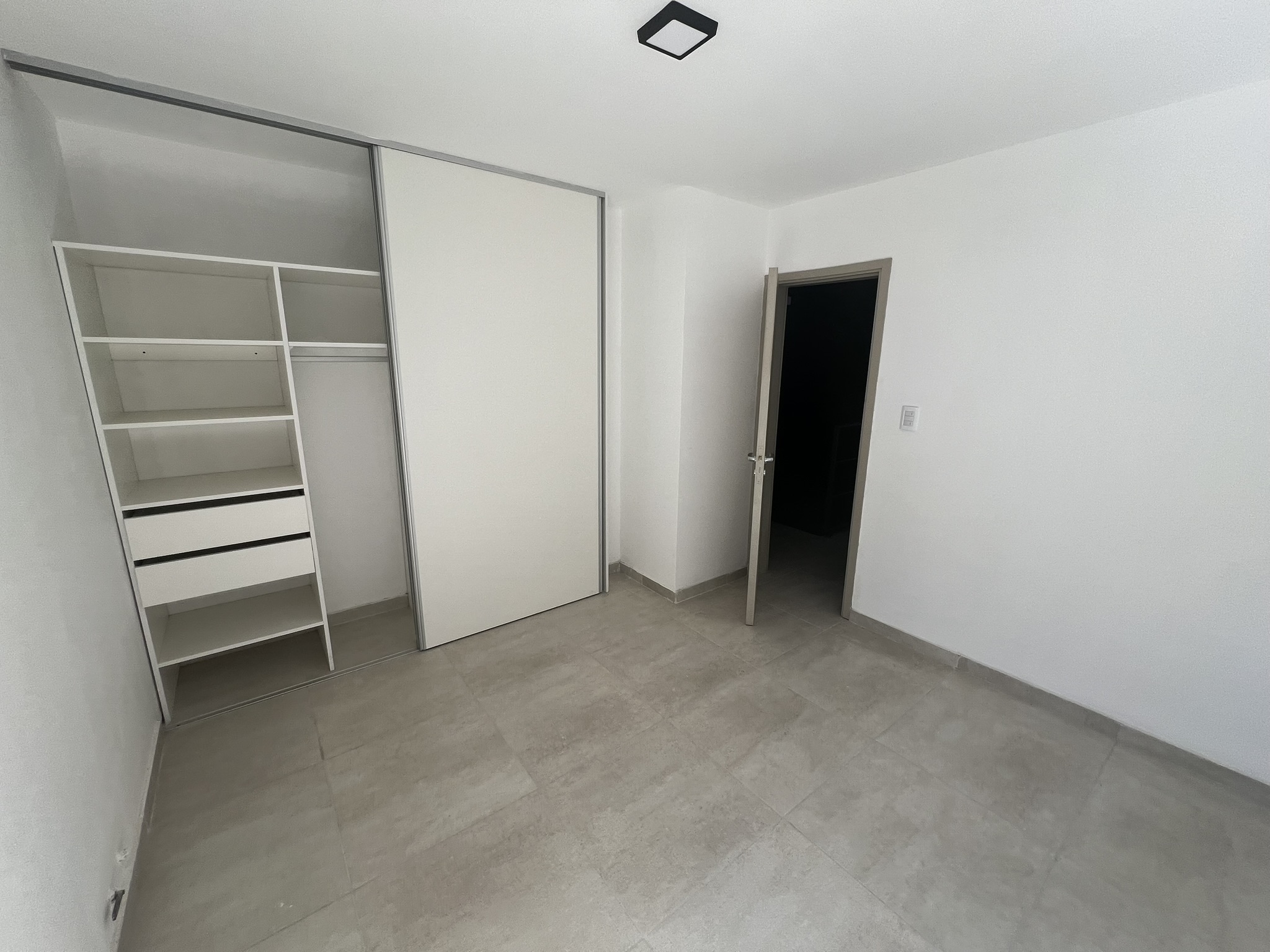 DPTO (DUPLEX) A ESTRENAR EN VENTA -HOUSING 2 DORMITORIOS 2 BAÑOS COCHERA PRIVADA- LA CALERA(CENTRO)