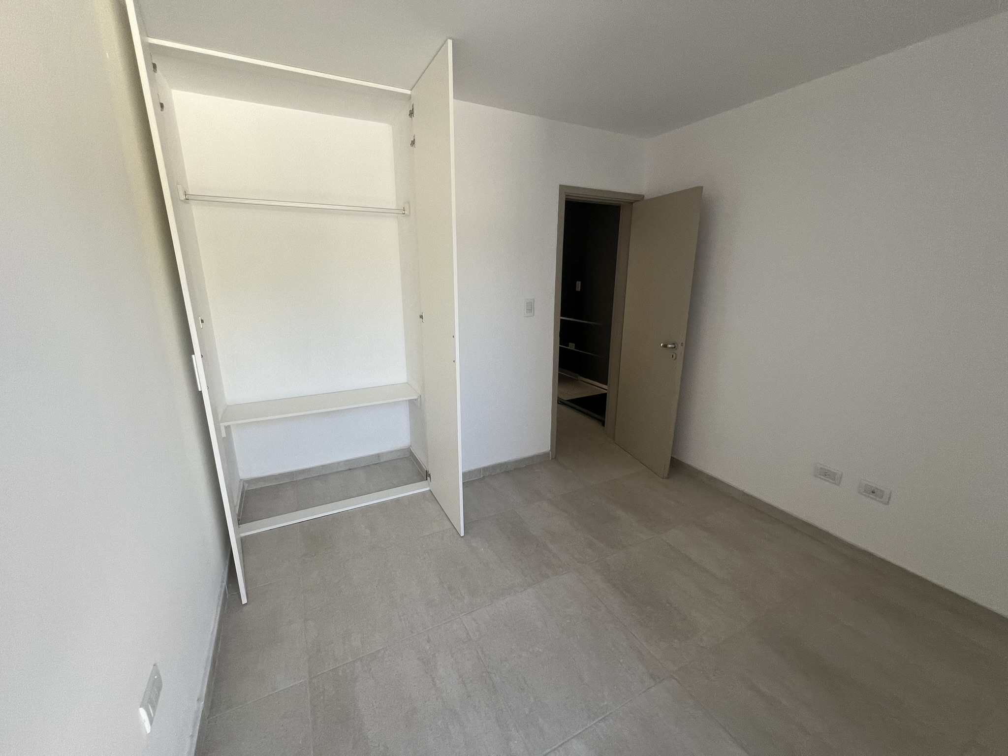 DPTO (DUPLEX) A ESTRENAR EN VENTA -HOUSING 2 DORMITORIOS 2 BAÑOS COCHERA PRIVADA- LA CALERA(CENTRO)