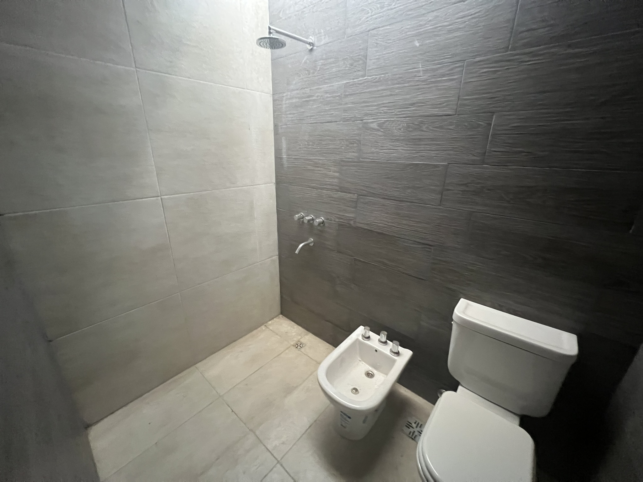 DPTO (DUPLEX) A ESTRENAR EN VENTA -HOUSING 2 DORMITORIOS 2 BAÑOS COCHERA PRIVADA- LA CALERA(CENTRO)