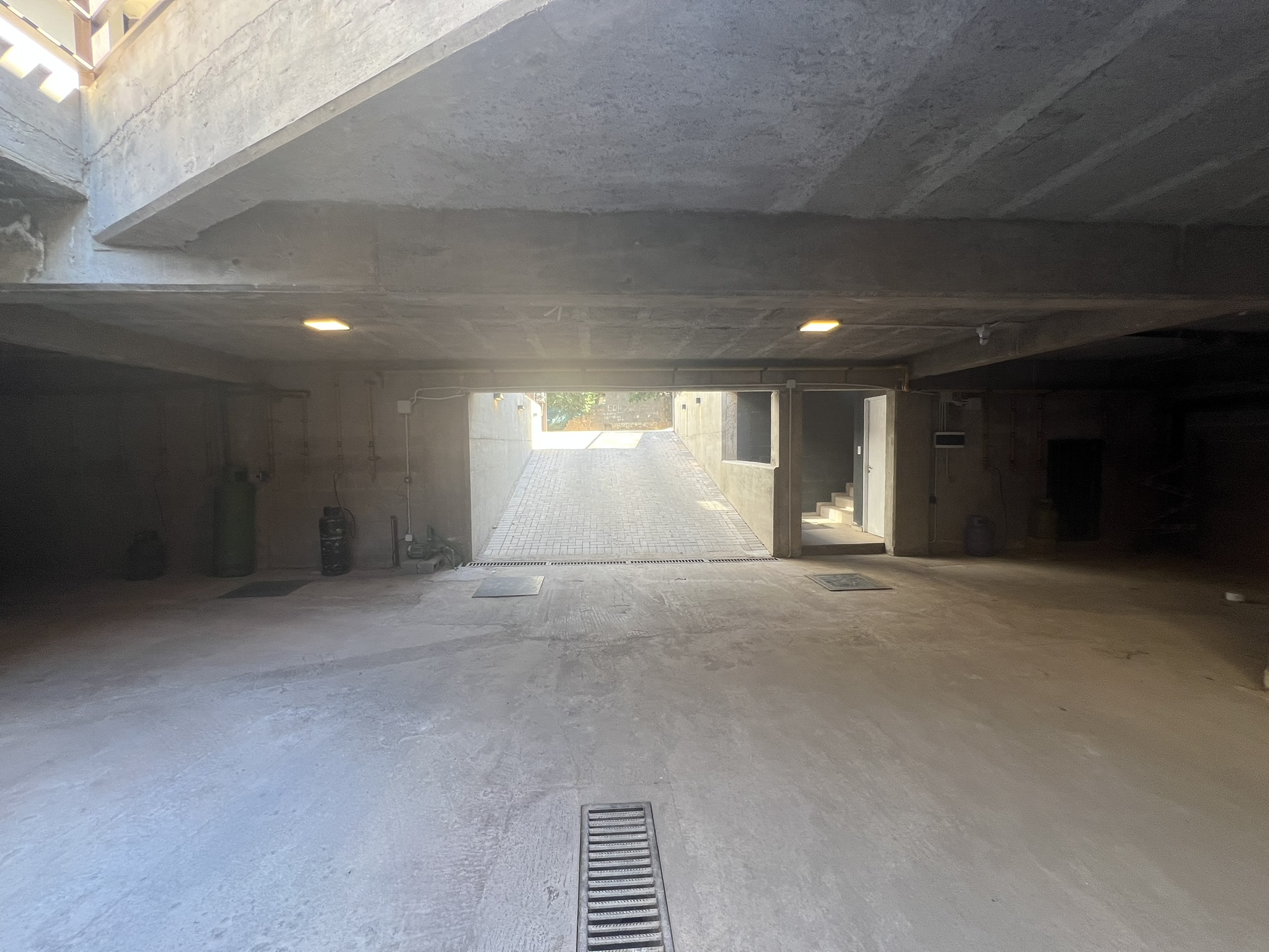 DPTO (DUPLEX) A ESTRENAR EN VENTA -HOUSING 2 DORMITORIOS 2 BAÑOS COCHERA PRIVADA- LA CALERA(CENTRO)