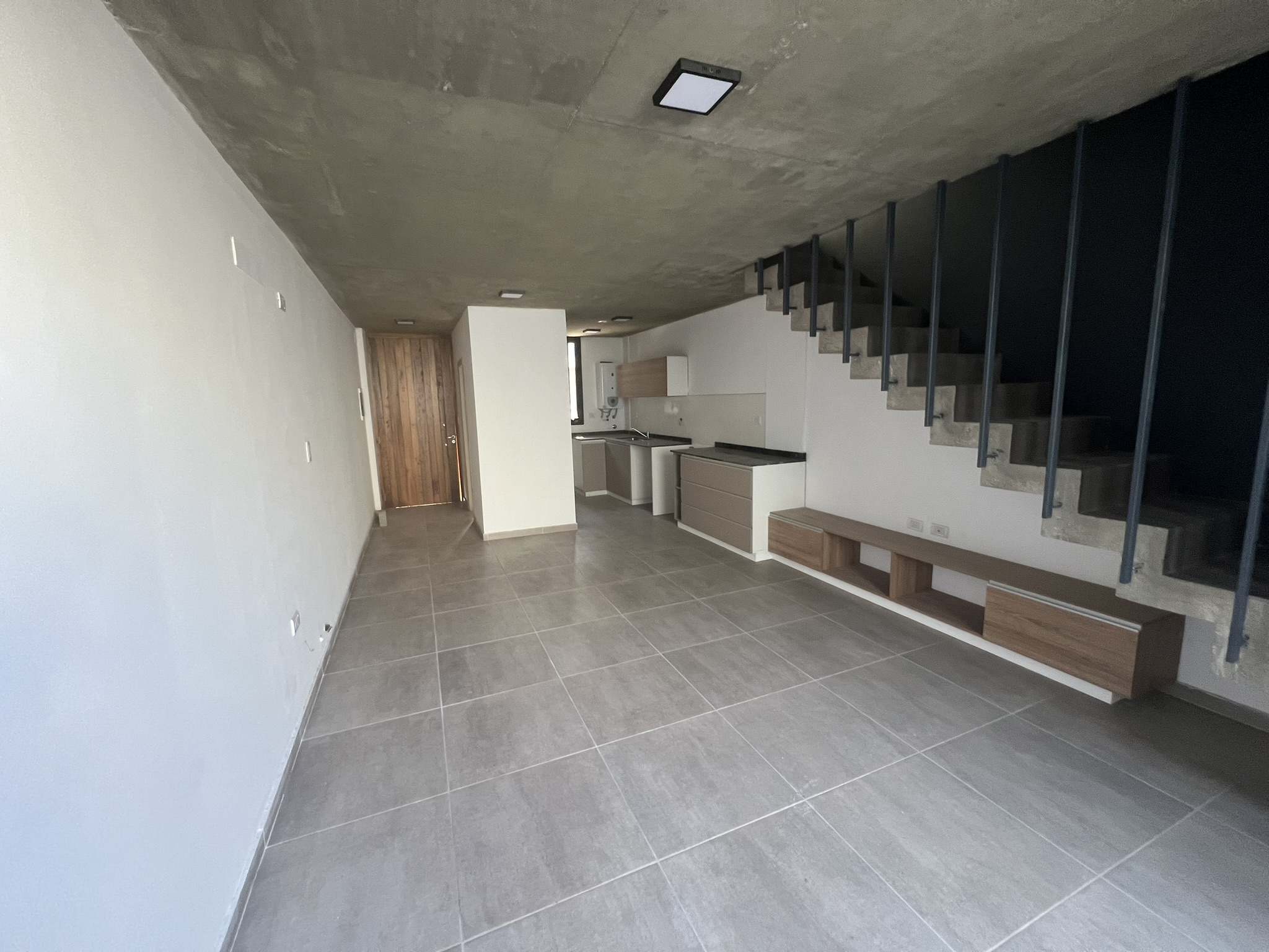 DPTO (DUPLEX) A ESTRENAR EN VENTA -HOUSING 2 DORMITORIOS 2 BAÑOS COCHERA PRIVADA- LA CALERA(CENTRO)
