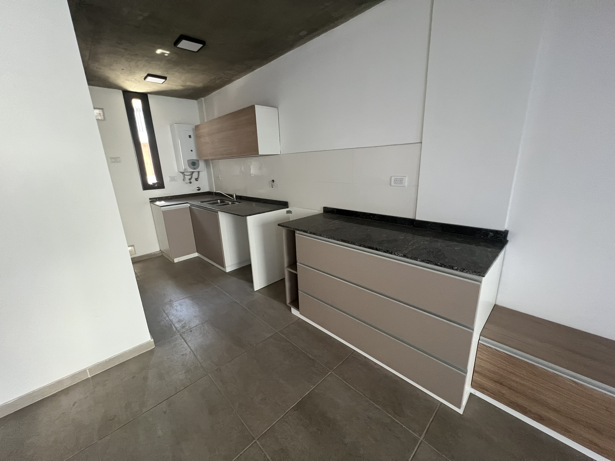 DPTO (DUPLEX) A ESTRENAR EN VENTA -HOUSING 2 DORMITORIOS 2 BAÑOS COCHERA PRIVADA- LA CALERA(CENTRO)