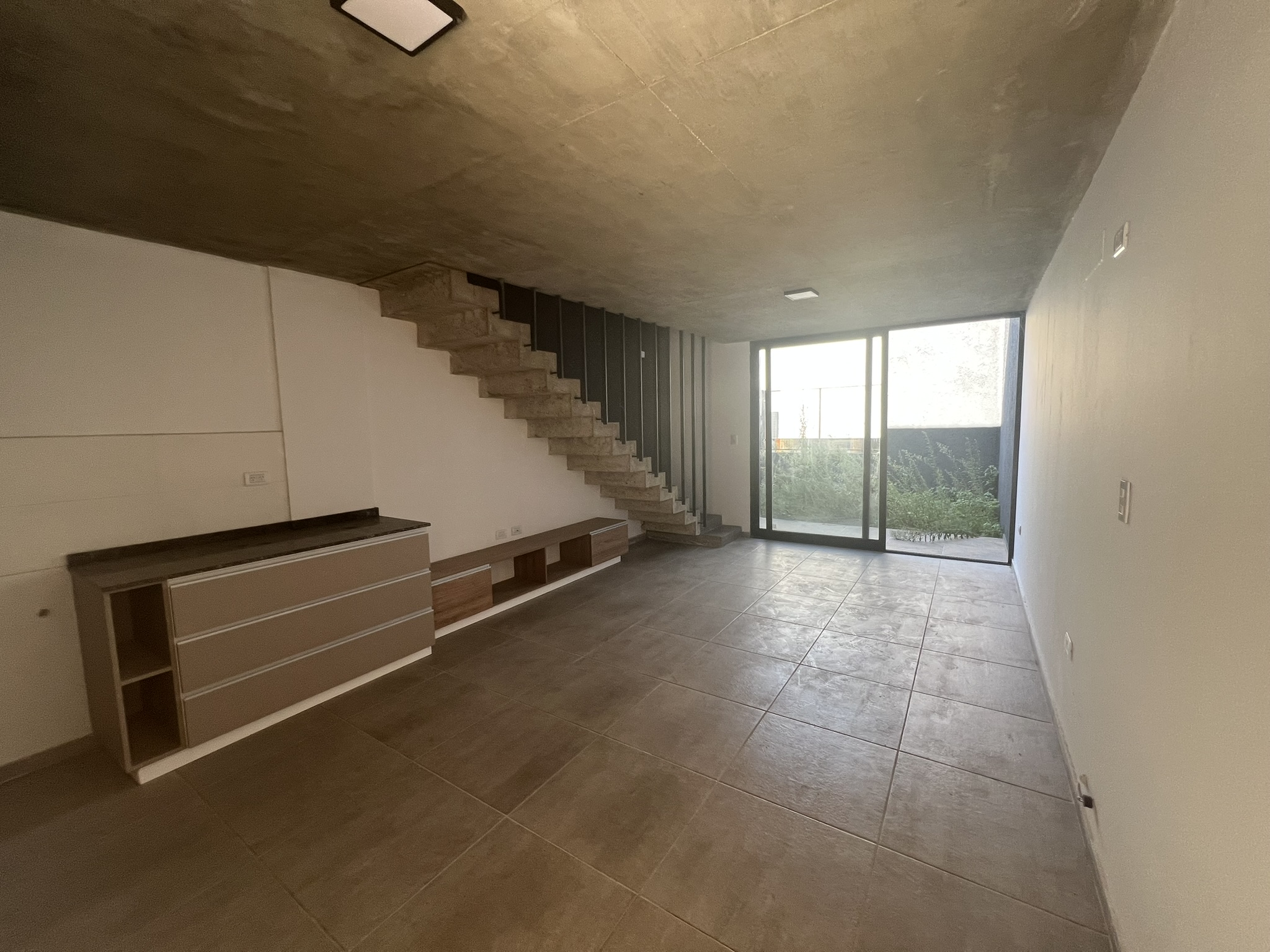 DPTO (DUPLEX) A ESTRENAR EN VENTA -HOUSING 2 DORMITORIOS 2 BAÑOS COCHERA PRIVADA- LA CALERA(CENTRO)